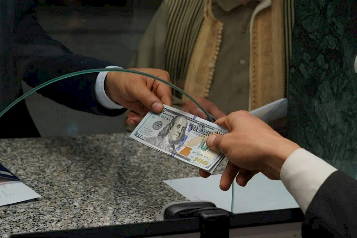 Dollar Hits 9.99 Dinars on Parallel Market