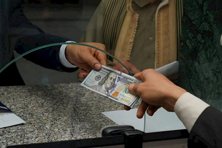 Dollar Hits 9.99 Dinars on Parallel Market